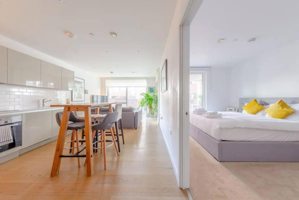 Superb 1 Bedroom Apartment 3Mins From Tube Station Лондон Экстерьер фото