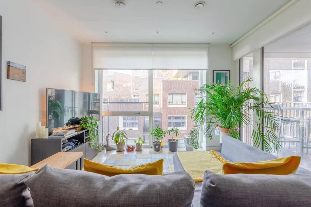 Superb 1 Bedroom Apartment 3Mins From Tube Station Лондон Экстерьер фото