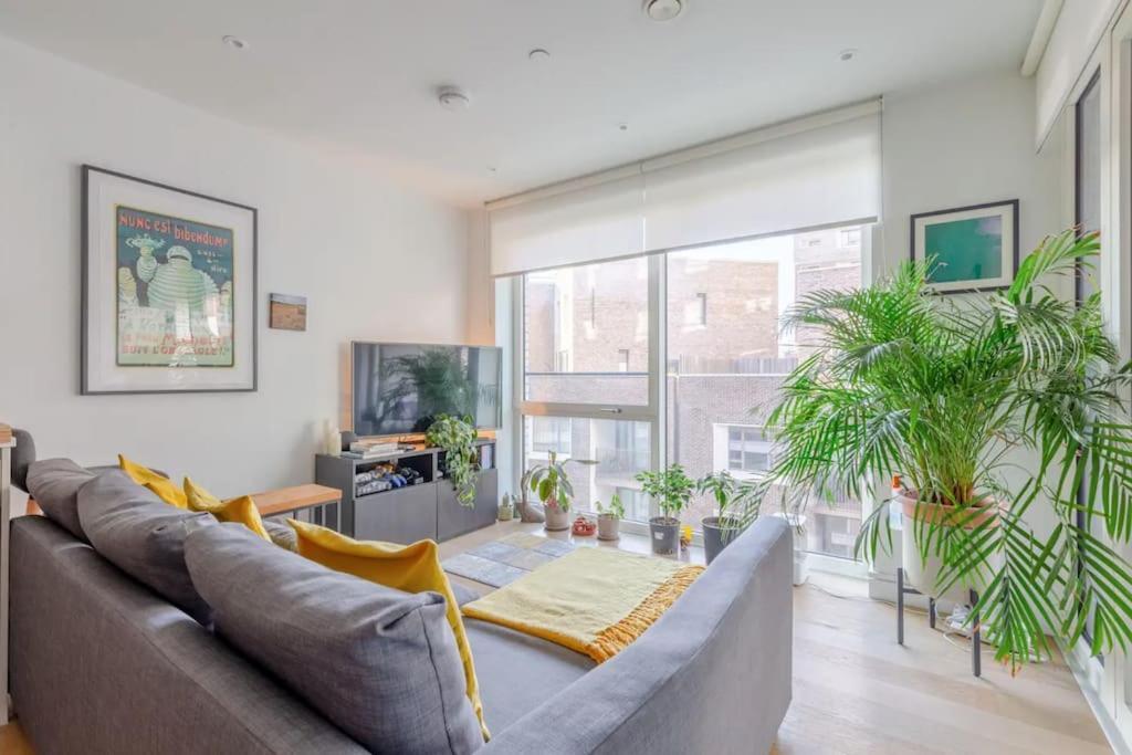 Superb 1 Bedroom Apartment 3Mins From Tube Station Лондон Экстерьер фото